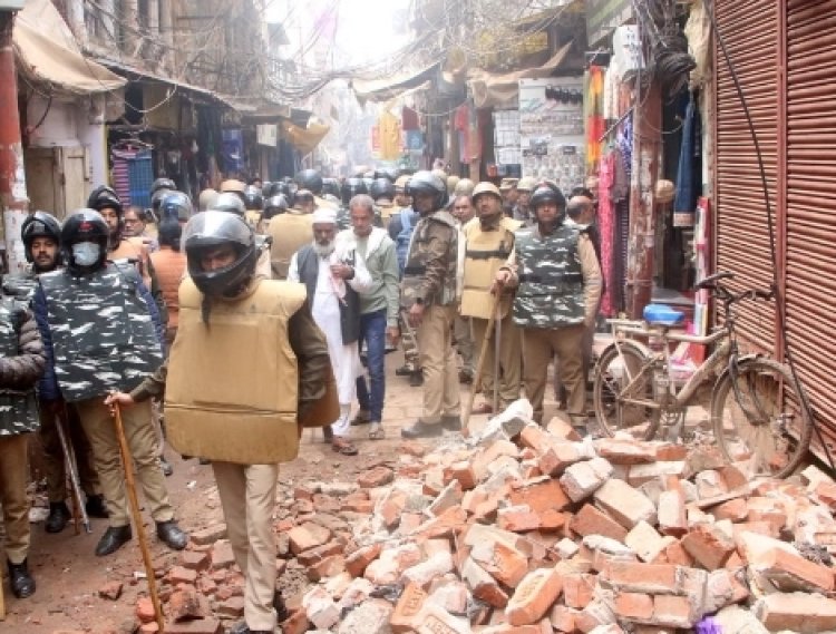 दालमंडी में दुकानदारों से मिलने जाने वाले सपा नेताओं को किया गया नजरबंद