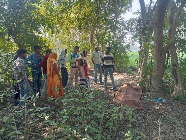 युवक का शव पेड़ से लटका मिला, जांच में जुटी पुलिस