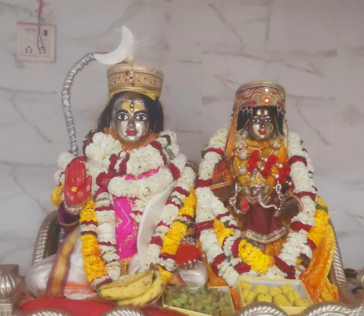 वाराणसी: काशीपुराधिपति के गौने के पूर्व महंत आवास में रजत पालकी पूजन,सायंकाल दिव्य श्रृंगार