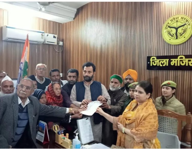 अविमुक्तेश्वरानंद सरस्वती के खिलाफ दर्ज एफआईआर के विरोध में कांग्रेस का प्रदर्शन