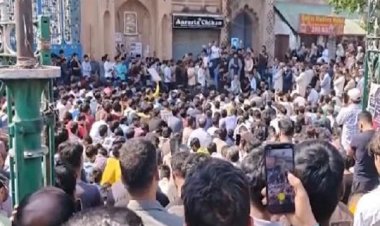 ईरान के सर्वोच्च नेता आयतुल्ला अली खामेनेई की मौत की खबर के बाद लखनऊ सहित यूपी में कई जगह प्रदर्शन