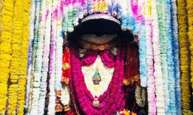 फाल्गुन पूर्णिमा पर मां शीतला का भव्य श्रृंगार, चंद्र ग्रहण के दौरान बंद रहेंगे कपाट