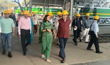 बनारस रेल इंजन कारखाना पहुंची अंतरराज्यीय मीडिया टीम, देखी रेल इंजन निर्माण की प्रक्रिया