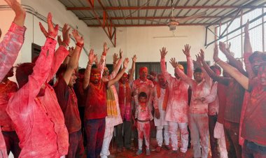 शाखा से सियासी गलियारों तक छाई होली, योगी के मंत्री बोले-होली भारतीय लोकजीवन की जीवंत पहचान