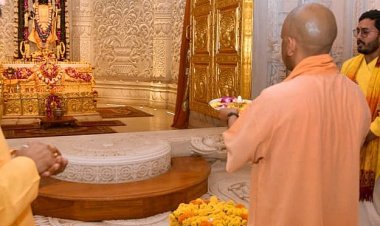 मुख्यमंत्री योगी ने श्रीरामलला के किए दर्शन, परिसर में निर्माण कार्यों की प्रगति की ली जानकारी