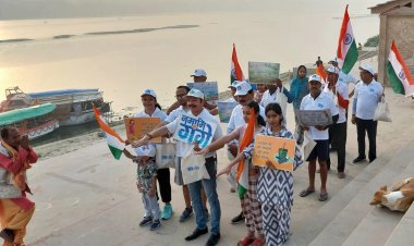 वाराणसी घाट पर गंगा सफाई से हुई स्वच्छता पखवाड़े की शुरुआत