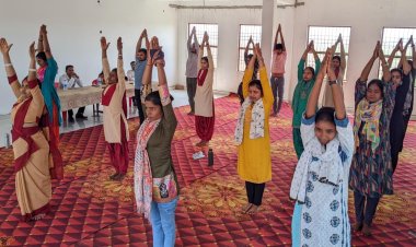 बीएड अभ्यर्थियों ने योग शिविर में सूर्य नमस्कार कर दिखाया उत्साह