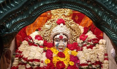 काशीपुराधिपति की नगरी शक्ति आराधना में लीन,ब्रम्हचारिणी और मां ज्येष्ठा गौरी के दरबार में उमड़ा जनसैलाब