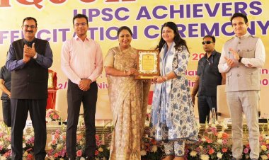  दिल्ली की मुख्यमंत्री ने यूपीएससी में सफल हुए 56 युवाओं को किया सम्मानित