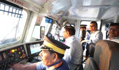 प्रयागराज-कानपुर सेक्शन में ‘कवच’ हुआ लागू, महाप्रबंधक ने किया निरीक्षण