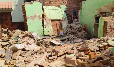 वाराणसी में सिलेंडर ब्लास्ट से मकान गिरा,मलबे में दबकर भाई-बहन की मौत