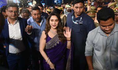 अभिनेत्री माधुरी दीक्षित ने पति के साथ बाबा विश्वनाथ के किए दर्शन