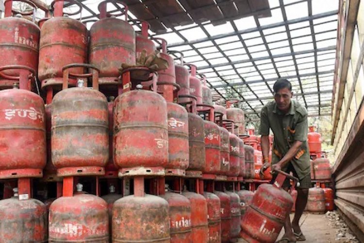 मुख्यमंत्री योगी की सख्ती : पेट्रोल—डीजल और गैस सिलेंडर की आपूर्ति सामान्य करने फील्ड में उतरे अधिकारी