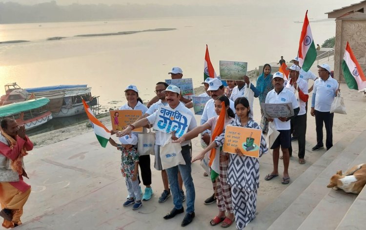 वाराणसी घाट पर गंगा सफाई से हुई स्वच्छता पखवाड़े की शुरुआत