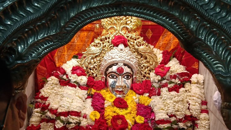 काशीपुराधिपति की नगरी शक्ति आराधना में लीन,ब्रम्हचारिणी और मां ज्येष्ठा गौरी के दरबार में उमड़ा जनसैलाब