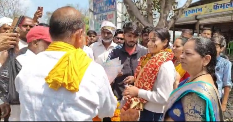 वर्ल्ड कप खेलकर ननिहाल पहुंचीं वैष्णवी शर्मा का भव्य स्वागत