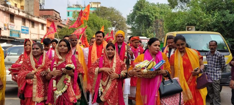 चैत्र नवरात्र : चौथे दिन मां कुष्मांडा और मां श्रृंगार गौरी के दरबार में उमड़ रहे श्रद्धालु