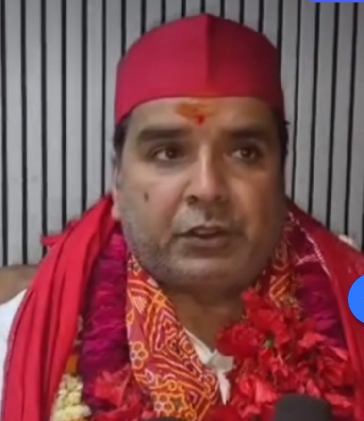 विंध्यधाम में दर्शन के बाद सपा सांसद का सियासी प्रहार, बोले-‘देश को लाइन में खड़ा करना बन गई आदत’