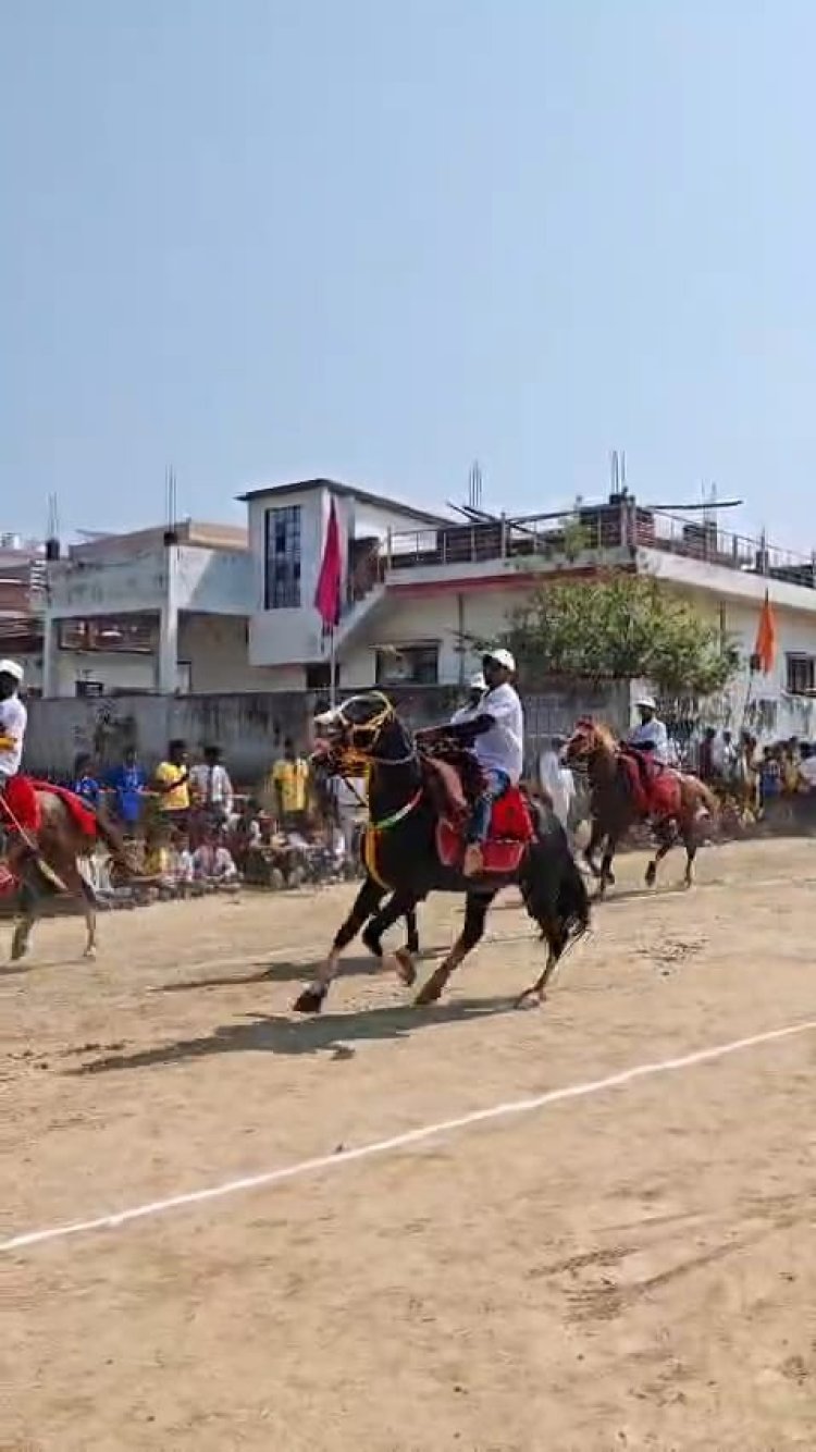 बाबू आरएन सिंह खेल मेला में घोड़ा दौड़ बना आकर्षण, रेस में घोड़ा शक्ति प्रथम