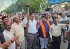 मथुरा : टीईटी के विरोध में हजारों शिक्षकों ने थामी मशाल