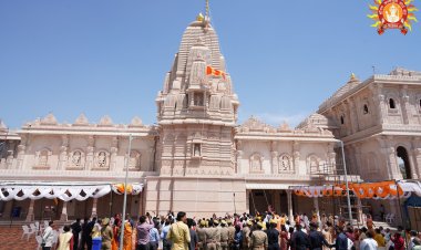 बजरंग दल की ओर से श्रीराम जन्मभूमि के हनुमान मंदिर पर किया ध्वजारोहण