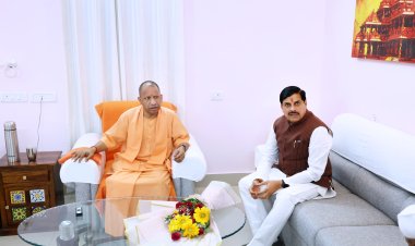 काशी में दिखी मध्यप्रदेश के मुख्यमंत्री डॉ मोहन यादव और यूपी के सीएम योगी के बीच बॉन्डिंग