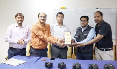 इविवि : पत्रकारिता एवं जनसंचार विभाग के फोटोग्राफी कार्यशाला में विशेषज्ञ ने दिये टिप्स