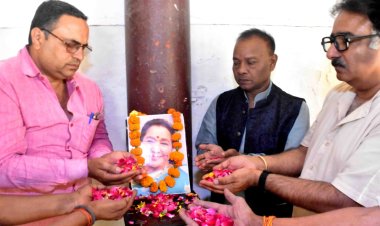 आशा भोसले थी उच्च कोटि की गायिका : पवन श्रीवास्तव