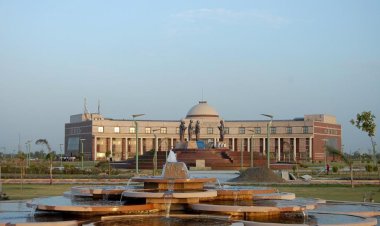 गौतम बुद्ध विश्वविद्यालय के कुल सचिव बर्खास्त, न्यूनतम, शैक्षणिक एवं प्रशासनिक योग्यता पूर्ण न करने का आरोप