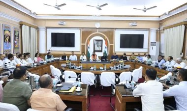 मुख्यमंत्री पद संभालते ही सम्राट चौधरी पहुंचे सचिवालय, अधिकारियाें संग की बैठक