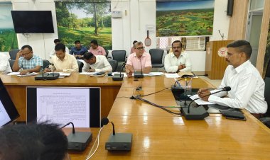 उद्योगों को रफ्तार देने के लिए कमिश्नर सख्त, लापरवाही पर कार्रवाई की चेतावनी