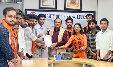 अभाविप ने समस्याओं को लेकर लखनऊ विश्वविद्यालय के कुलपति को सौंपा ज्ञापन