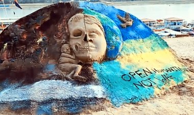 प्रयागराज: संगम की रेत पर उकेरा गया 'युद्ध का खौफनाक मंजर', सैंड आर्ट के जरिए दुनिया को दी गई 'शांति की पुकार'