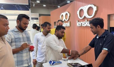 विहिप-बजरंग ने लेंसकार्ट के कर्मचारियों को लगाया तिलक