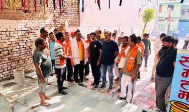 युवती को कूड़ा फेंकते देख बोले महापौर,बेटी! कूड़ा सड़क पर नहीं, गाड़ी में डालो