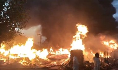 गुरुग्राम के बजघेड़ा में प्लास्टिक फैक्ट्री में आग का तांडव