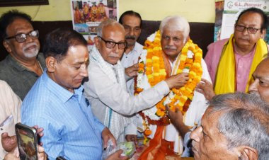 श्री संकटमोचन मंदिर के महंत को दिया गया ‘वाह पखावजबाज वाह’ सम्मान, असि की अड़ी पर जमी महफिल