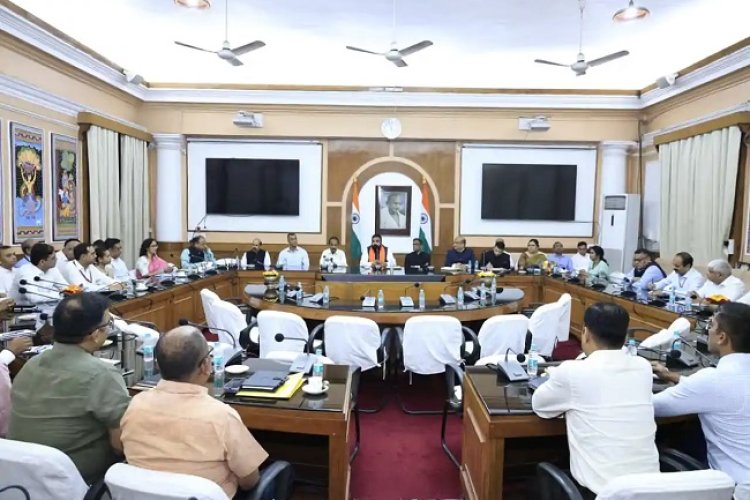 मुख्यमंत्री पद संभालते ही सम्राट चौधरी पहुंचे सचिवालय, अधिकारियाें संग की बैठक