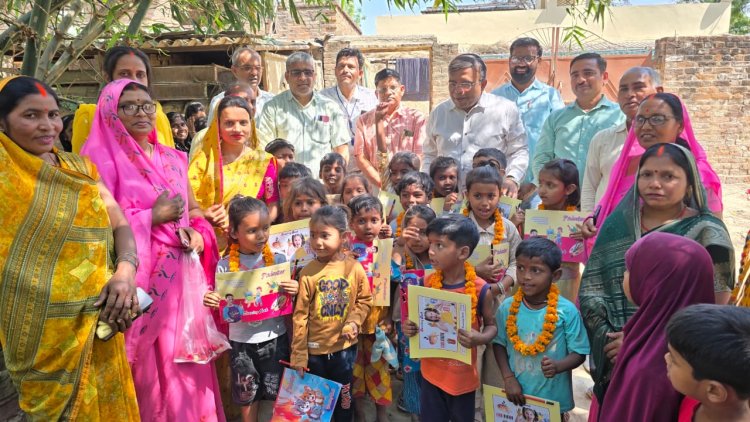 स्कूल चलो अभियान का शुभारंभ, बीएसए ने घर-घर जाकर कराया नामांकन
