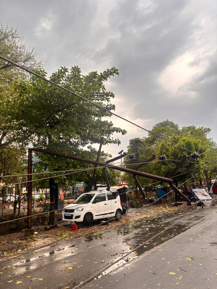 उप्र में लखनऊ समेत कई जिलों में आंधी बारिश से बिजली आपूर्ति प्रभावित, फसलों को भी हुआ नुकसान