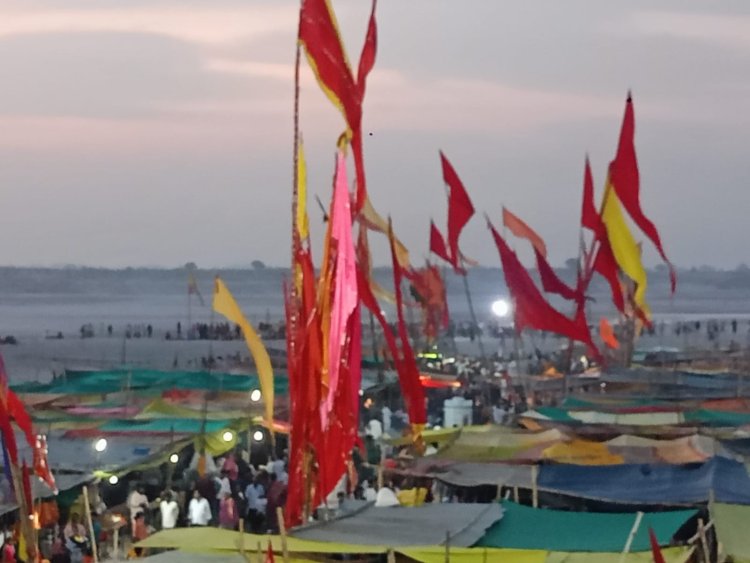 काशी से उमड़ा आस्था का सैलाब, बधावा लेकर रातभर शीतला धाम पहुंचे भगत