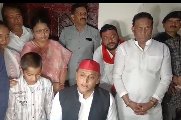 लाल टोपी वाले ही कानपुर की लाल इमली मिल को शुरू करायेंगे : अखिलेश