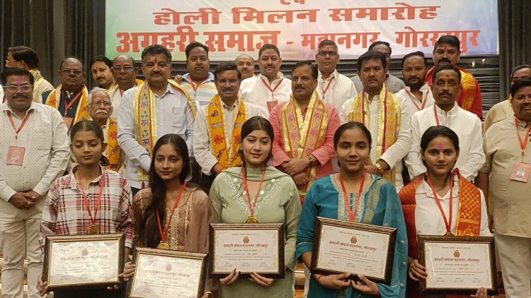 अग्रहरि समाज ने मेधावी छात्रों का किया सम्मानित