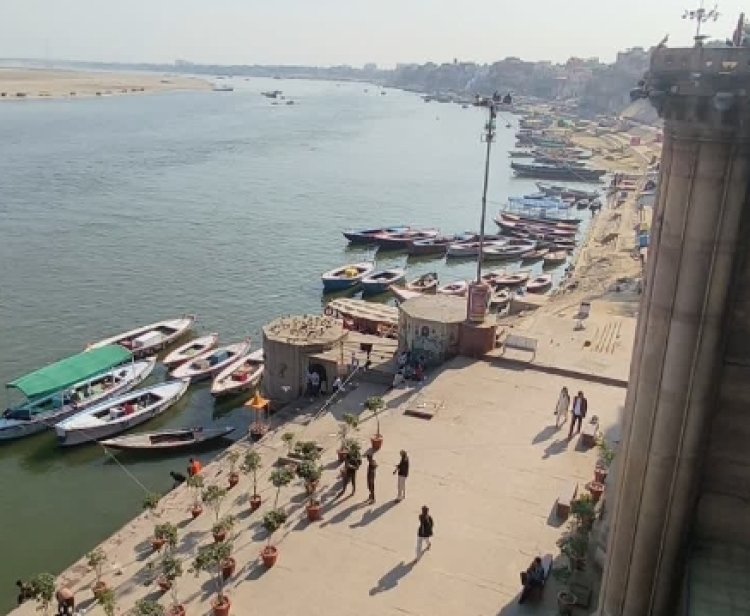 वाराणसी के घाटों पर पर्यटकों ने निशुल्क वाईफाई सुविधा का लिया लाभ