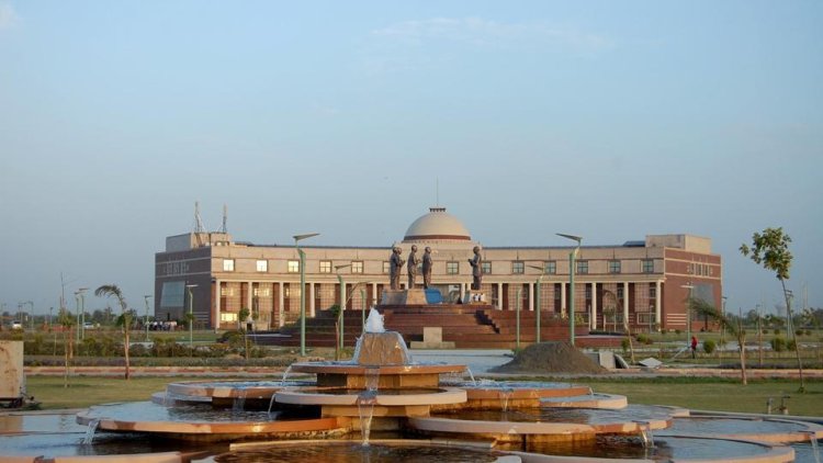 गौतम बुद्ध विश्वविद्यालय के कुल सचिव बर्खास्त, न्यूनतम, शैक्षणिक एवं प्रशासनिक योग्यता पूर्ण न करने का आरोप