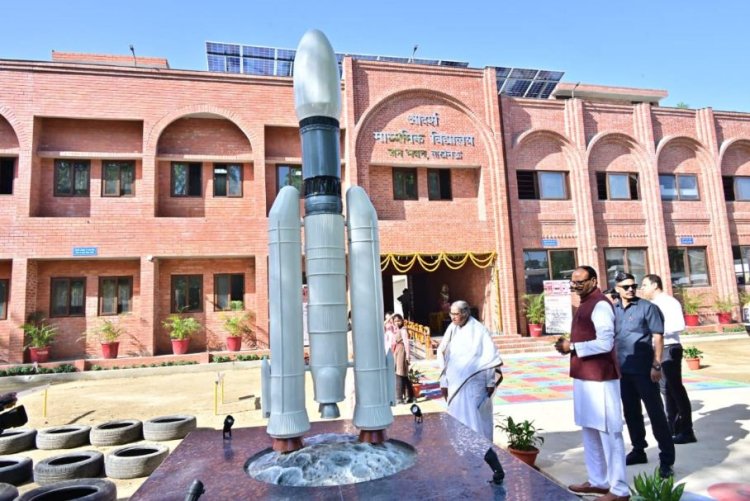 राज्यपाल व मुख्यमंत्री ने किया जन भवन के आदर्श माध्यमिक विद्यालय के नवीन भवन का उद्घाटन