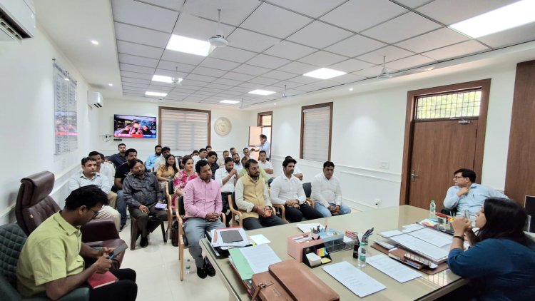 गौतमबुद्ध नगर में श्रमिकों के हिंसक प्रदर्शन पर संबंधित आउटसोर्सिंग एजेंसी होगी ब्लैक लिस्ट: जिलाधिकारी