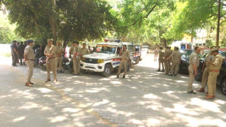 इविवि : केपीयूसी छात्रावास में रेड, 57 कक्ष अवैध कब्जे से मुक्त कर तालाबंदी