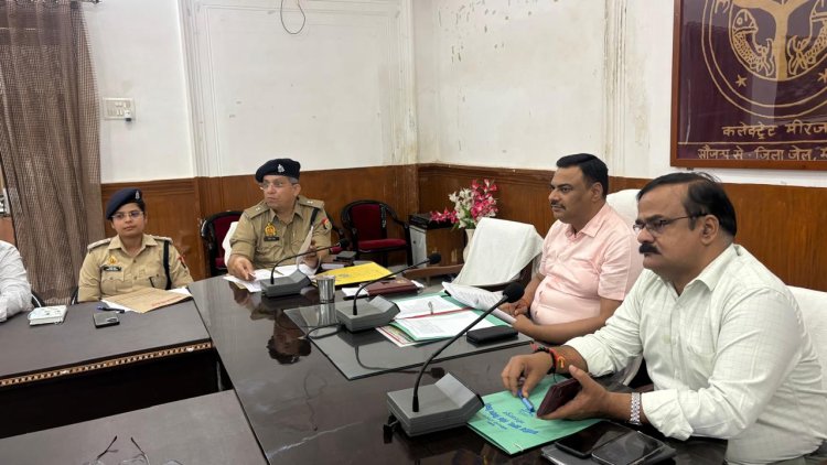 गोल्डन ऑवर’ में मददगार बनें, मिलेगा इनाम: सड़क सुरक्षा बैठक में डीएम के सख्त निर्देश