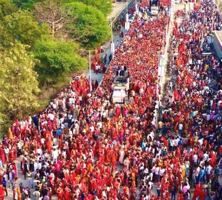 प्रयागराज में दिव्यता के साथ निकली राष्ट्र हनुमंत कथा मंगल कलश यात्रा